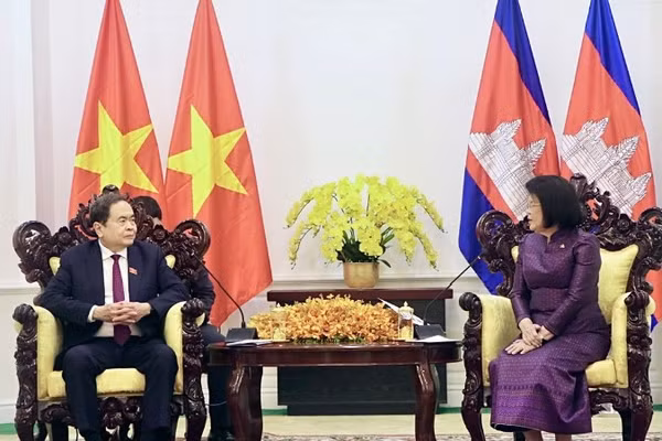Chủ tịch Quốc hội Trần Thanh Mẫn hội kiến Chủ tịch Quốc hội Campuchia Khuon Sudary. (Ảnh: quochoi.vn)