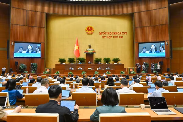 Phiên họp toàn thể tại hội trường Diên Hồng, kỳ họp thứ hai của Quốc hội. (Ảnh: THỦY NGUYÊN)