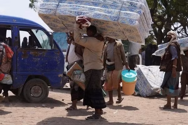 Người dân Yemen phải di tản do các cuộc tấn công của Houthi. (Ảnh: ANADOLU)