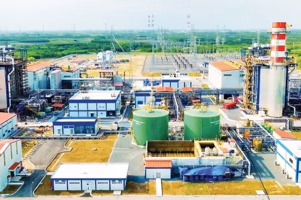 Nhà máy điện Nhơn Trạch 3 và 4 là nhà máy điện đầu tiên tại Việt Nam sử dụng nhiên liệu khí thiên nhiên hóa lỏng (LNG) nhập khẩu, tiên phong trong lộ trình giảm phát thải khí nhà kính và hiện thực hóa mục tiêu phát thải ròng bằng “0” (Net Zero) vào năm 2050.