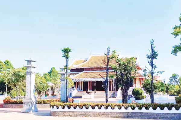 Toàn cảnh Đền tưởng niệm Liệt sĩ Trường Sơn-Bến Tắt.