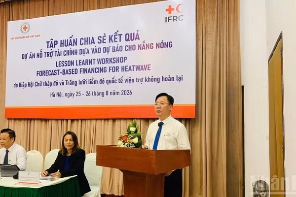 Phó Chủ tịch Trung ương Hội Chữ thập đỏ Việt Nam Nguyễn Sỹ Trường phát biểu tại chương trình. 