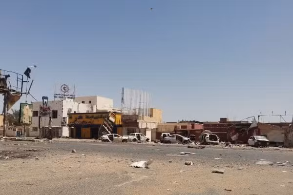 Hiện trường vụ tấn công tại một khu chợ ở Omdurman, Sudan. (Ảnh: THX/TTXVN)