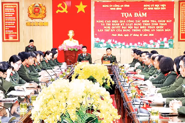 Đảng ủy Công an tỉnh Ninh Bình tổ chức tọa đàm về nâng cao hiệu quả công tác kiểm tra, giám sát, thi hành kỷ luật đảng.