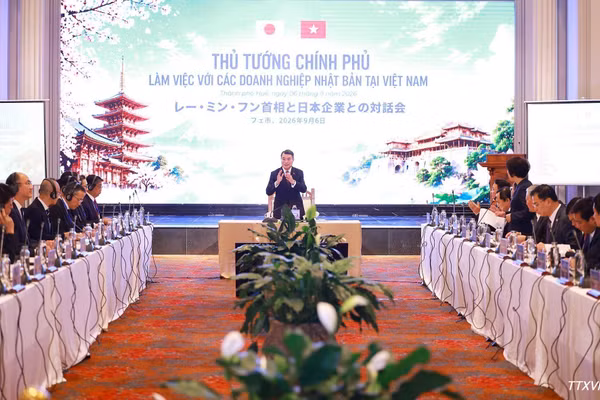 Thủ tướng Lê Minh Hưng làm việc với các doanh nghiệp Nhật Bản tại Việt Nam. (Ảnh: Dương Giang – TTXVN)