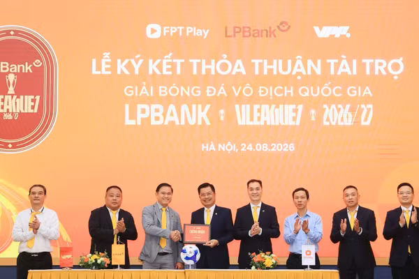 Lễ công bố và ký kết tài trợ V.League 1-2026/2027 tổ chức chiều 24/8 tại Hà Nội. (Ảnh: MINH GIANG)