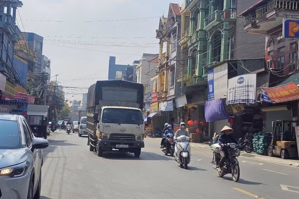 Một tuyến phố thương mại xã Thổ Tang. (Ảnh: HÀ HỒNG HÀ)