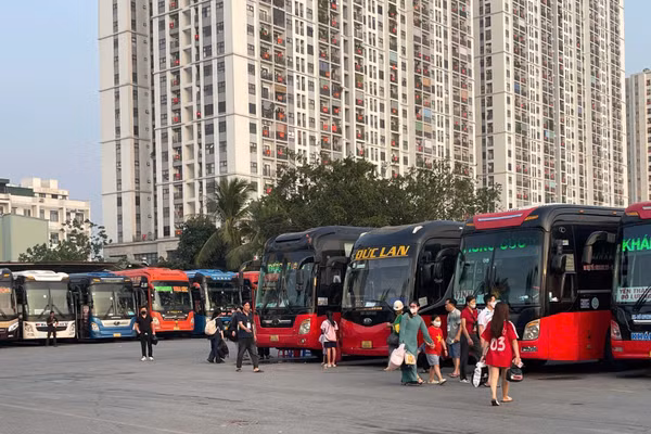 Hoạt động vận tải hành khách là một trong những lĩnh vực được hưởng lợi từ việc đồng bộ, kết nối dữ liệu, góp phần nâng cao hiệu quả quản lý. (Ảnh: THẾ ANH)
