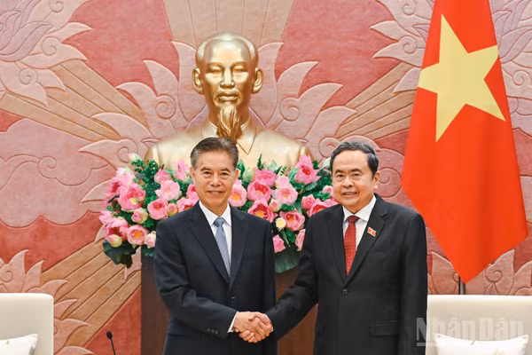 Chủ tịch Quốc hội Trần Thanh Mẫn và Chủ nhiệm Ủy ban Tài chính-Kinh tế của Nhân đại toàn quốc Trung Quốc Chung Sơn. (Ảnh: DUY LINH)