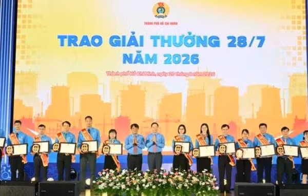 Các Chủ tịch Công đoàn cơ sở tiêu biểu vinh dự được trao Giải thưởng 28/7 năm 2026. (Ảnh: VIỆT DŨNG)