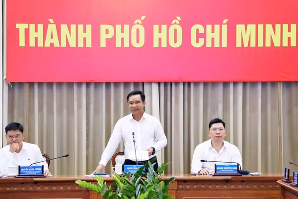 Đồng chí Nguyễn Văn Được, Ủy viên Trung ương Đảng, Chủ tịch Ủy ban nhân dân thành phố Hồ Chí Minh phát biểu tại phiên họp. (Ảnh: Ủy ban nhân dân thành phố)