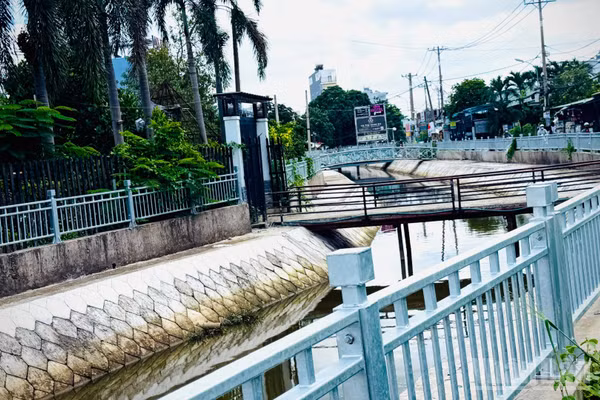 Những tuyến kênh rạch được nạo vét, kiên cố hóa sạch sẽ, khang trang. (Ảnh: Vương Lê)
