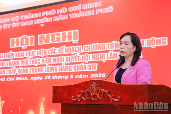 Đồng chí Nguyễn Thanh Xuân, Thành ủy viên, Phó Bí thư Đảng ủy Ủy ban nhân dân Thành phố phát biểu tại hội nghị. (Ảnh: Vương Lê)