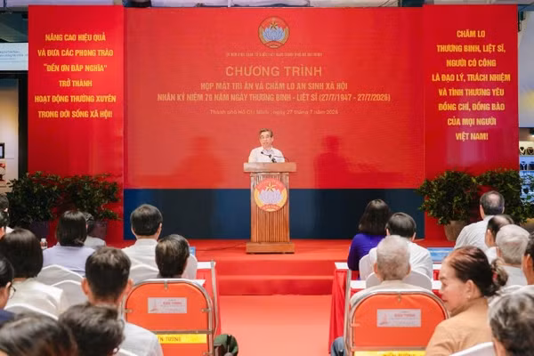 Đồng chí Nguyễn Phước Lộc, Ủy viên Trung ương Đảng, Phó Bí thư Thành ủy, Chủ tịch Ủy ban Mặt trận Tổ quốc Việt Nam Thành phố Hồ Chí Minh phát biểu tại buổi lễ.
