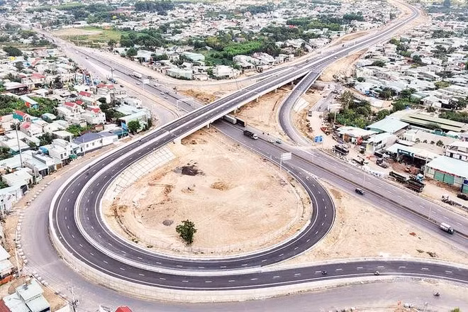Hạ tầng chiến lược ngày càng được đầu tư đồng bộ, góp phần giúp thành phố Đồng Nai phát triển mạnh mẽ.