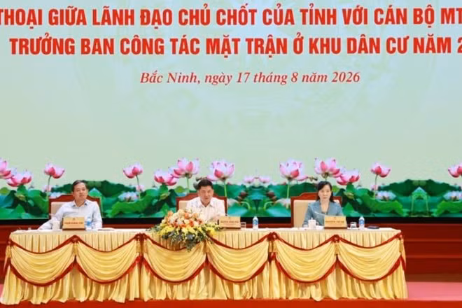 Hội nghị đối thoại giữa lãnh đạo chủ chốt tỉnh với cán bộ Mặt trận Tổ quốc cơ sở tỉnh Bắc Ninh. (Ảnh: TUỆ LÂM)