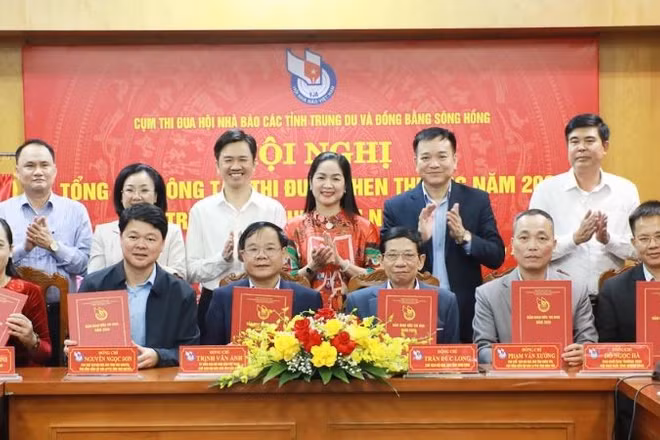 Các đơn vị trong cụm ký giao ước thi đua năm 2026.