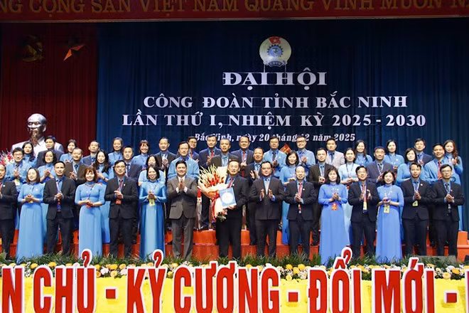 Ra mắt Ban chấp hành Liên đoàn lao động tỉnh Bắc Ninh tại Đại Hội.