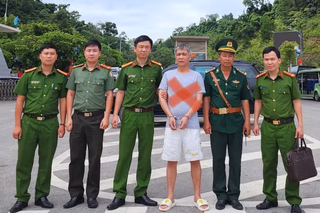 Công an tỉnh Bắc Ninh phối hợp Văn phòng Cơ quan Cảnh sát điều tra Bộ Công an bàn giao đối tượng Zhang Shixing cho cơ quan chức năng Trung Quốc.
