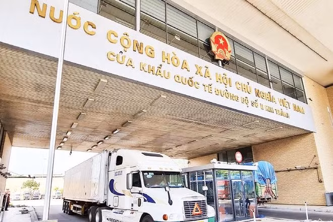 Phương tiện xuất, nhập khẩu qua Cửa khẩu quốc tế đường bộ số II Kim Thành.