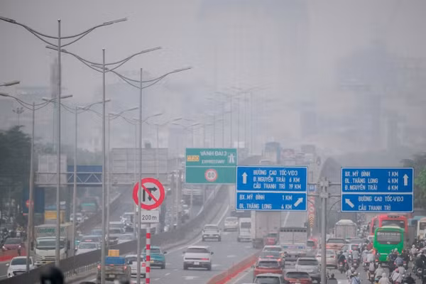 Giao thông được xác định là một nguồn phát thải lớn gây ô nhiễm môi trường không khí.