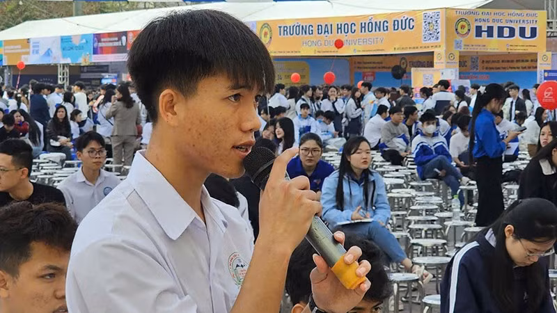 3-huyen-a-luoi.jpg