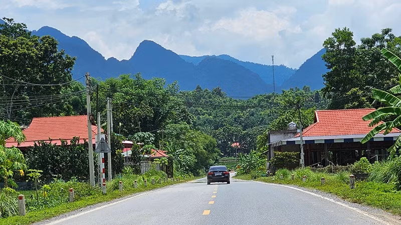 Hạ tầng giao thông, truyền tải điện, viễn thông vươn tới vùng thượng du Thanh Hóa.