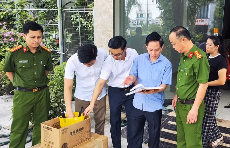 Lãnh đạo Công an tỉnh Thanh Hóa trực tiếp xem xét tài liệu thu thập được.