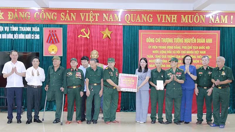 4-tang-qua.jpg