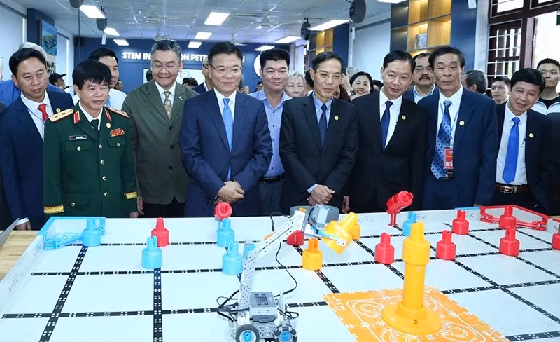 3-tham-quan.jpg