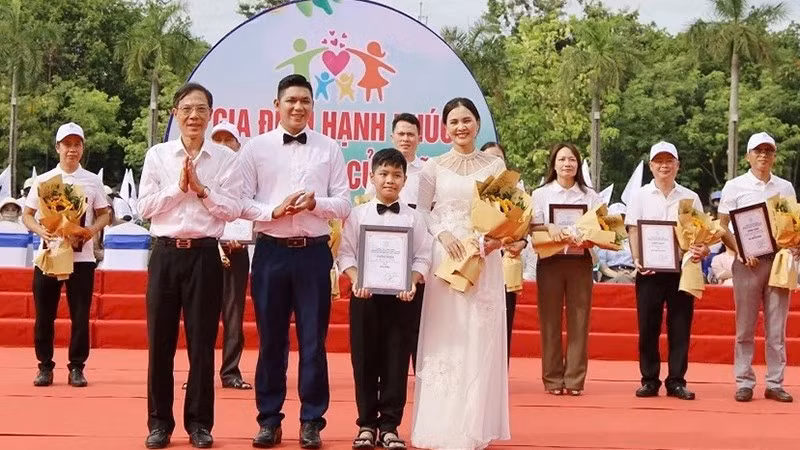 2-t2ao-giai-cho-gia-dinh-dat-thanh-tich.jpg