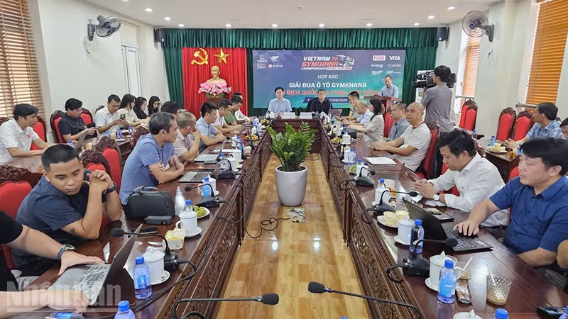 Quang cảnh buổi họp báo. ( Ảnh: Mai Luận)