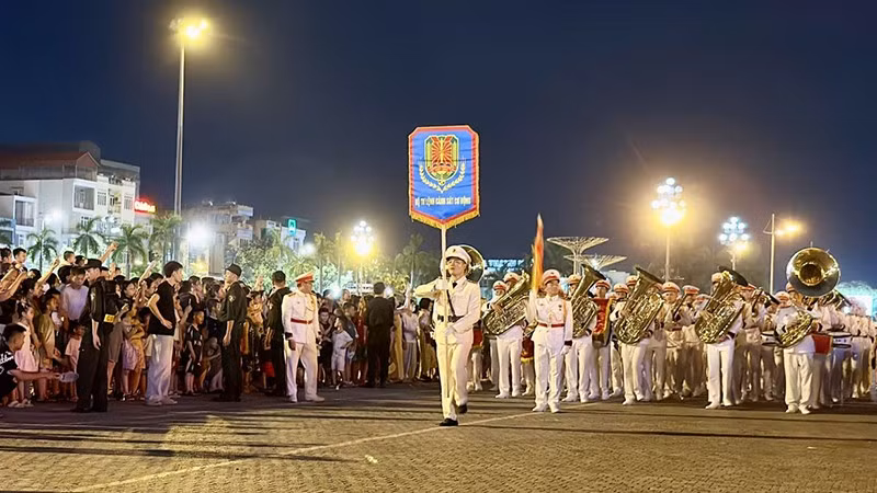 2-duong-pho.jpg