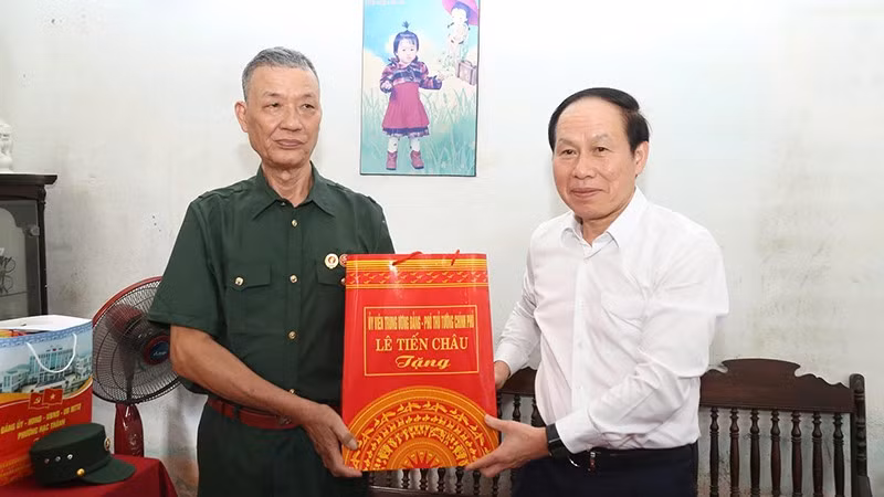 3-tang-qua.jpg