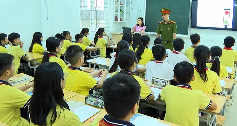 1-tuyen-truyen-truc-tiep-tai-cac-truong-hoc.jpg