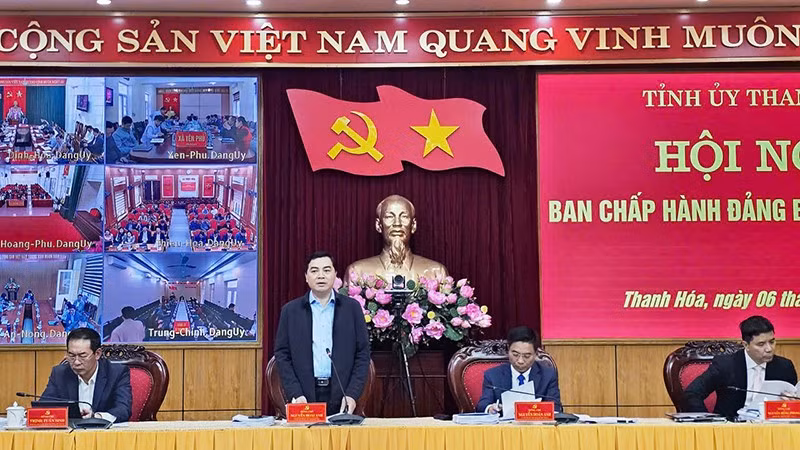 Đoàn chủ tọa điều hành hội nghị.