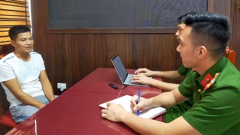 4tran-cong-hau-khai-nhan.jpg
