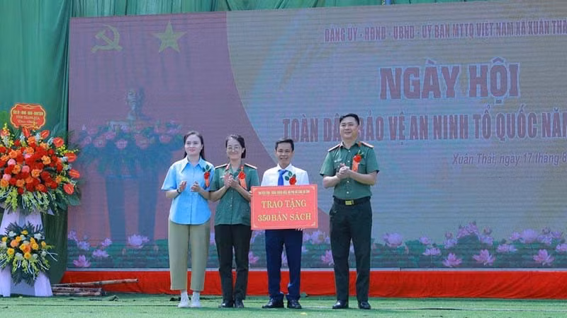 3-tang-sach.jpg