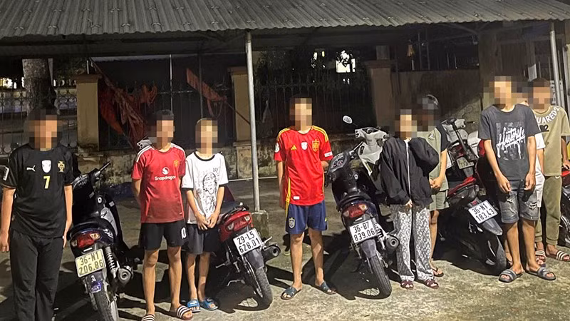 Các thiếu niên có hành vi vi phạm cùng phương tiện bị tạm giữ.