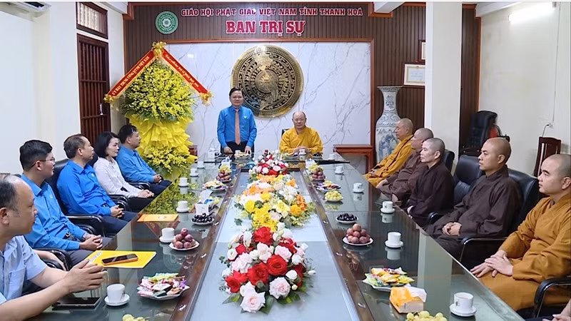 Lãnh đạo Ủy ban Trung ương Mặt trận Tổ quốc Việt Nam chúc mừng Giáo hội Phật giáo Thanh Hóa nhân Đại lễ Phật đản.