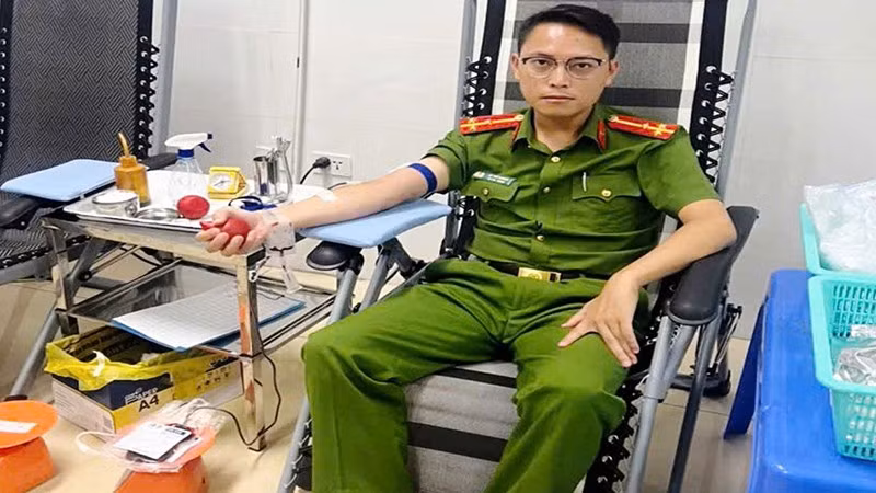 Công an Thanh Hóa hiến máu phục vụ cấp cứu, điều trị bệnh cho phạm nhân. (Ảnh: Công an Thanh Hóa)