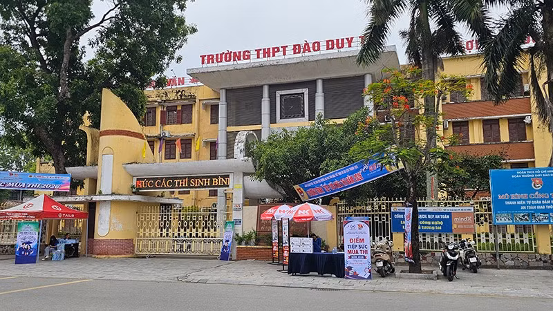 Trường trung học phổ thông Đào Duy Từ ở phường Hạc Thành, tỉnh Thanh Hóa.