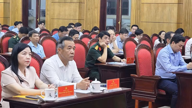 2-lanh-dao.jpg