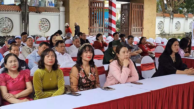 3-dai-bieu.jpg