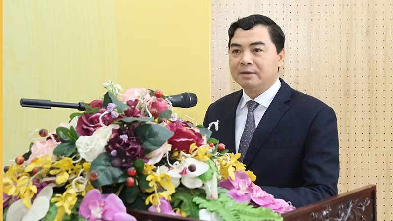 3-phat-bieu.jpg