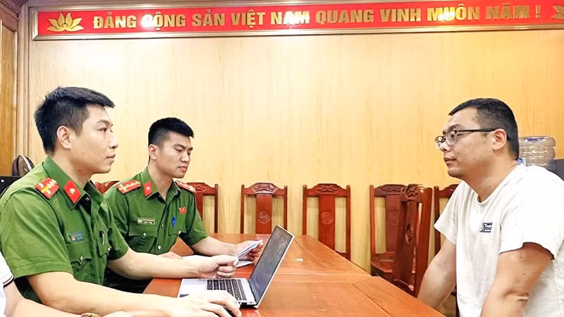 1-doi-tuong-huang-qi-lei.jpg