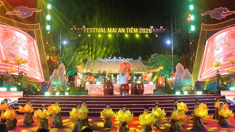 Nổi trống khai hội Mai An Tiêm 2026.