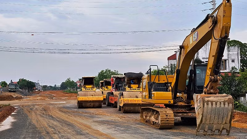 Phương tiện cơ giới đang thi công phía đông bắc tỉnh Thanh Hóa.