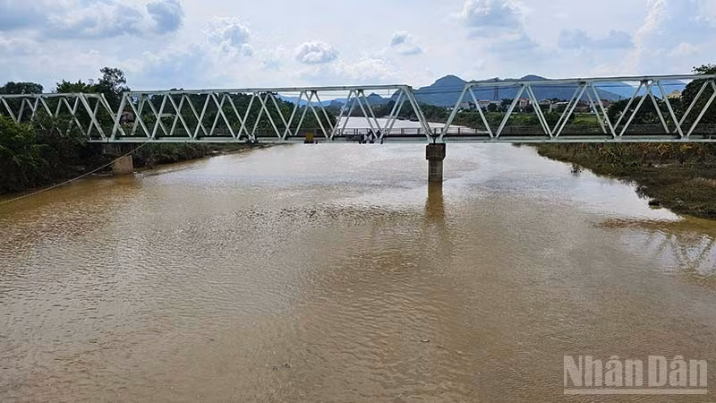 Nước đang lên trên sông Lèn, tỉnh Thanh Hóa. (Ảnh: MAI LUẬN)