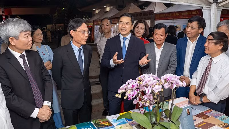 2-phong.jpg